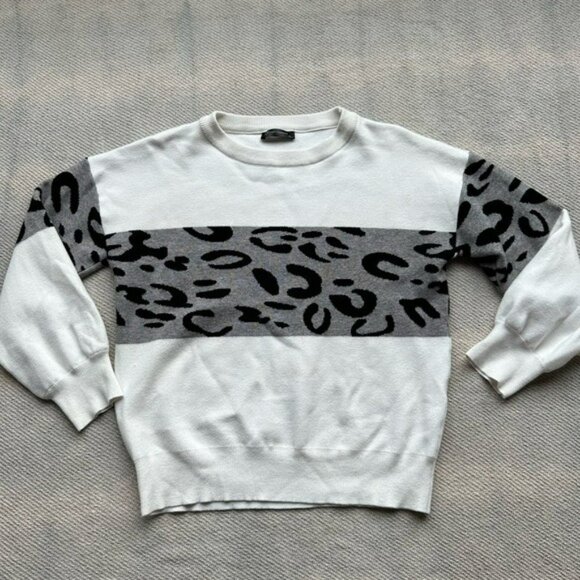 Pretty Garden White Gray Colorblock Sweater Size Medium - Picture 1 of 7